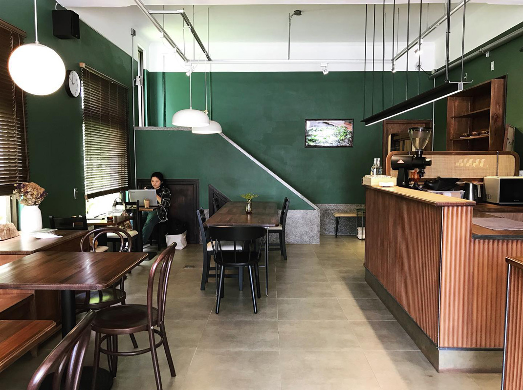 咖啡店Pergram Coffee 台湾 咖啡店 复古 格栅 logo设计 vi设计 空间设计