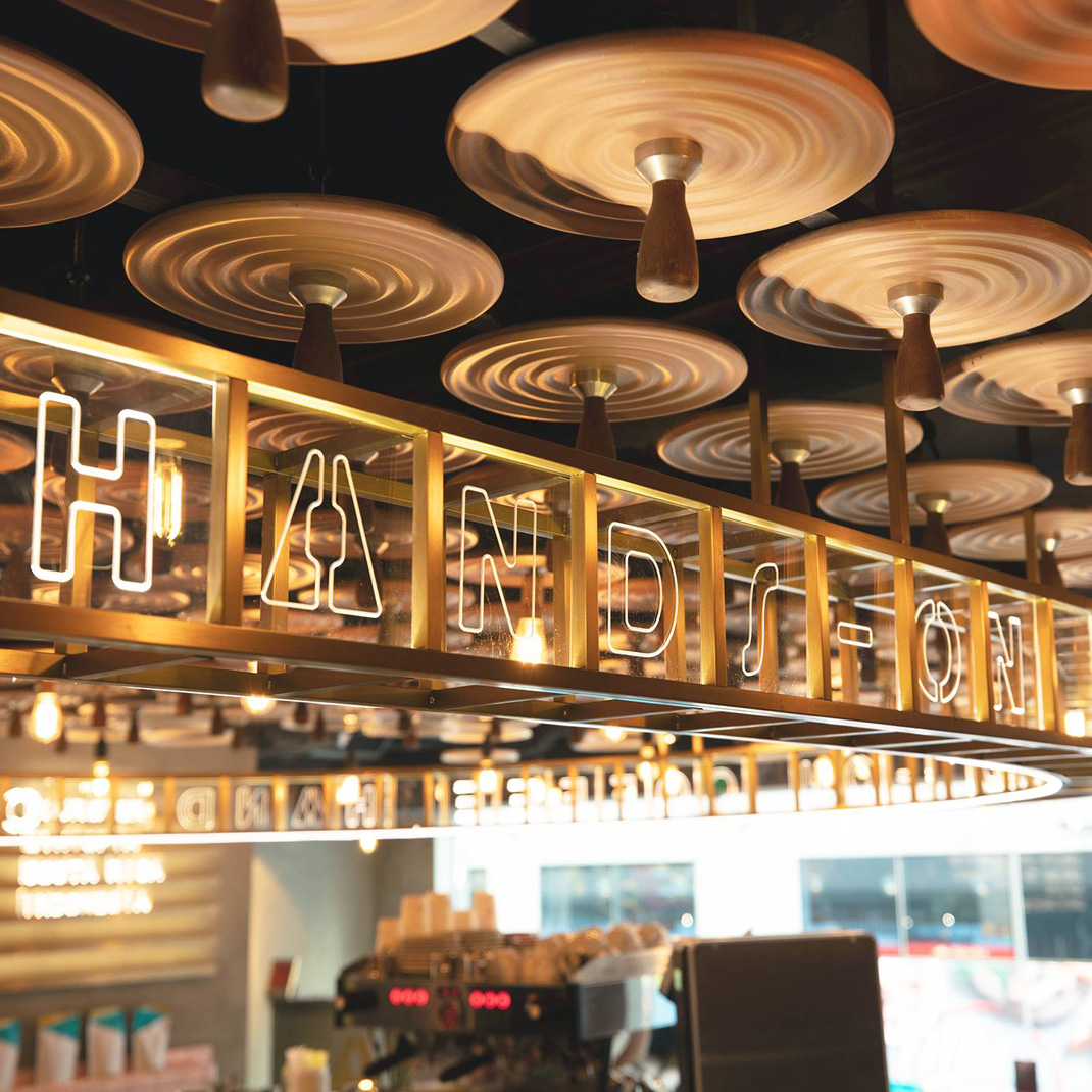 咖啡馆Hands-On Coffee 香港 咖啡店 阵列空间 logo设计 vi设计 空间设计