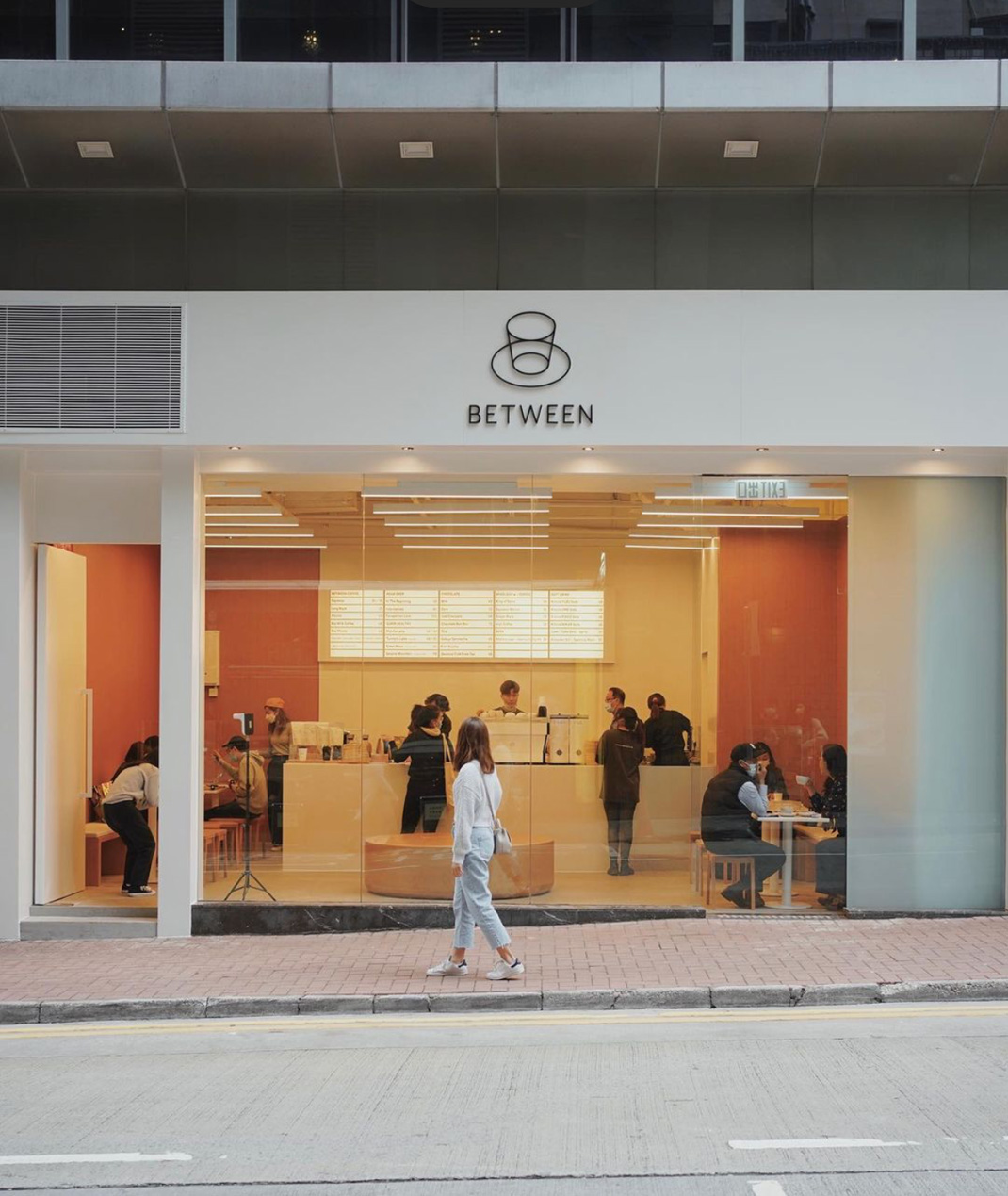 咖啡店Between Coffee 香港 咖啡馆 café 白色 logo设计 vi设计 空间设计