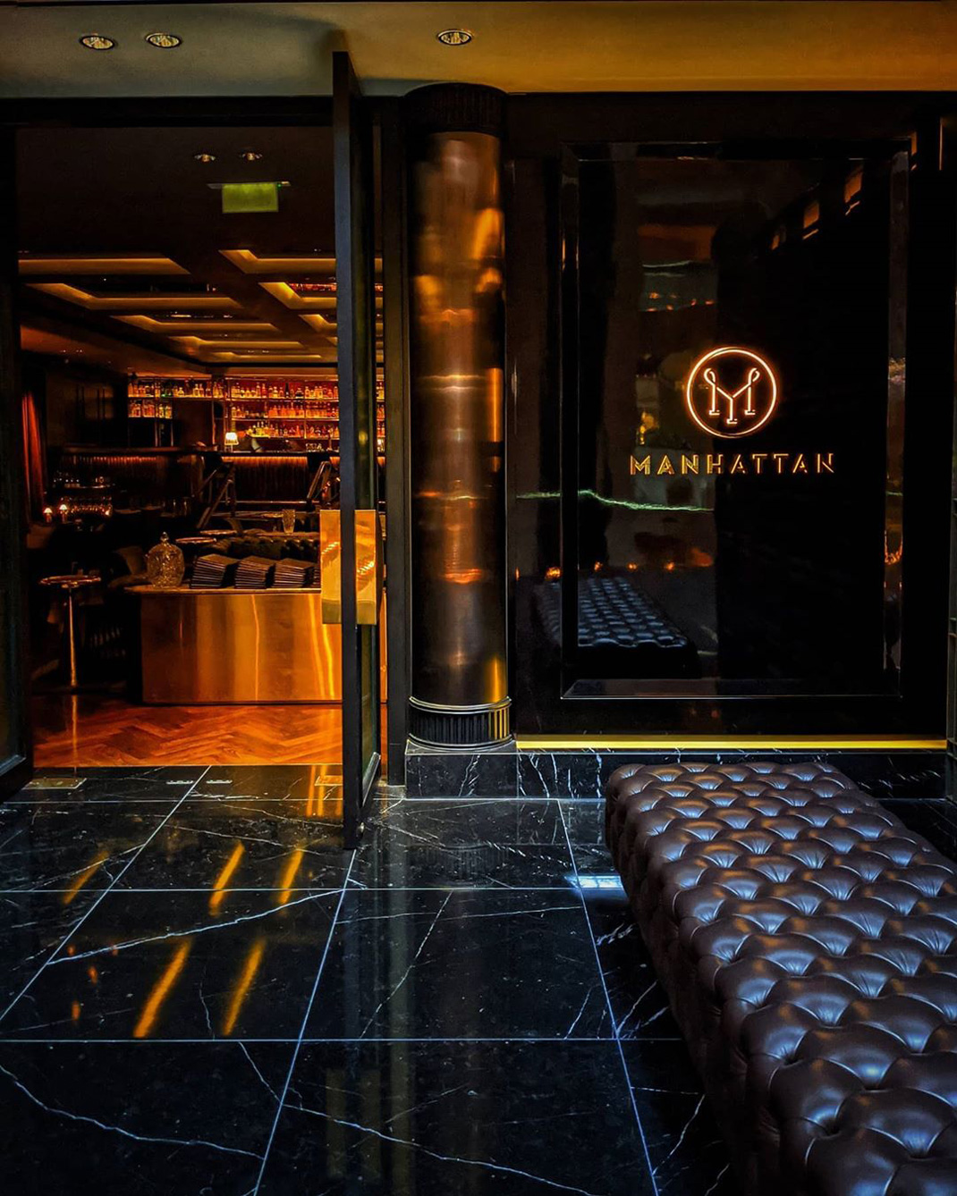 酒吧Manhattan Bar 新加坡 酒吧 字体设计 logo设计 vi设计 空间设计