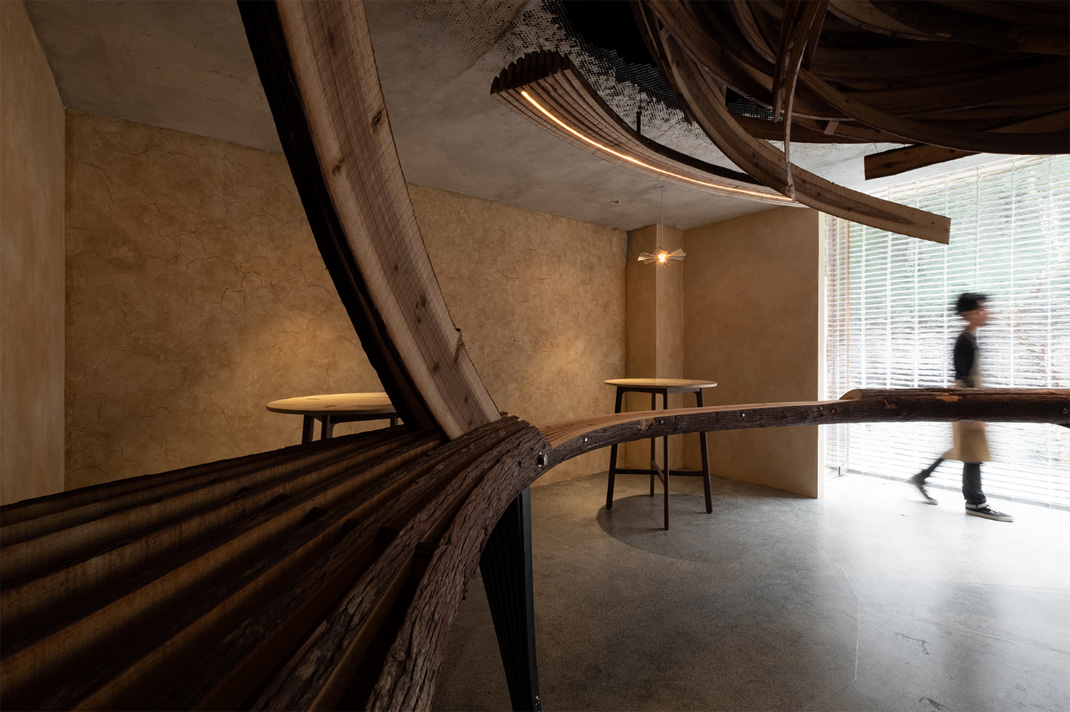 餐厅EMBERS 台湾 木材 弧形 曲线 玻璃砖 logo设计 vi设计 空间设计