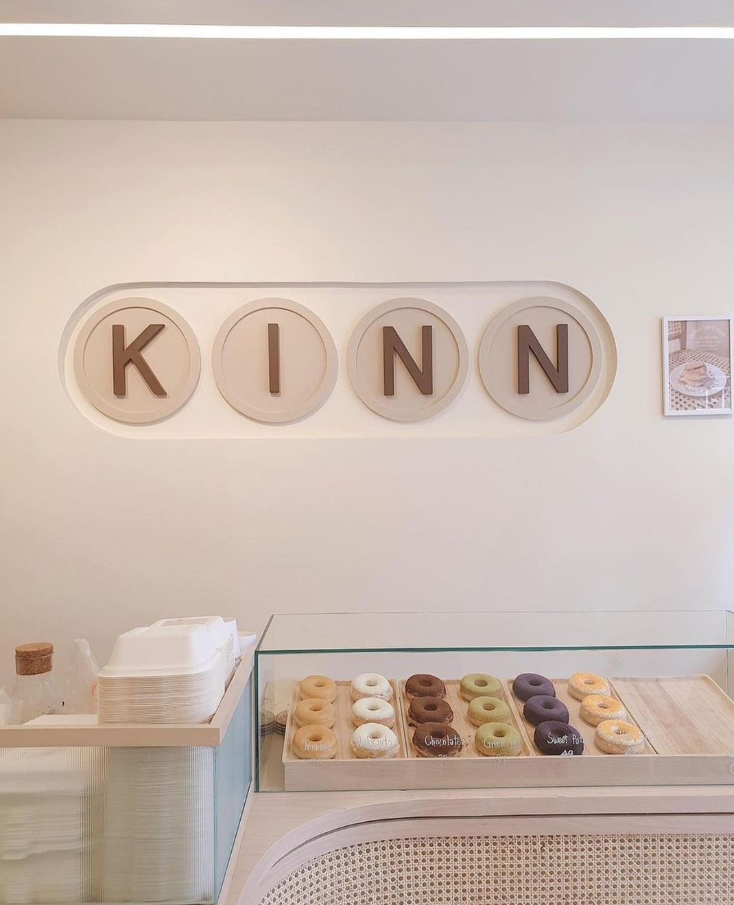 甜甜圈和咖啡店Kinn Bake 台湾 甜甜圈 咖啡店 简洁 logo设计 vi设计 空间设计