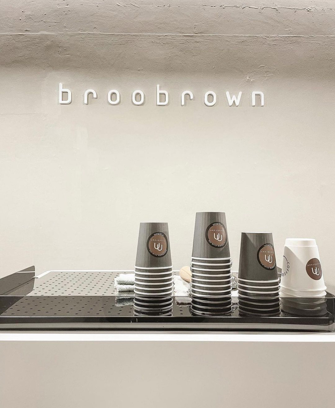 咖啡店BrooBrown Coffee 泰国 曼谷 咖啡店 logo设计 vi设计 空间设计