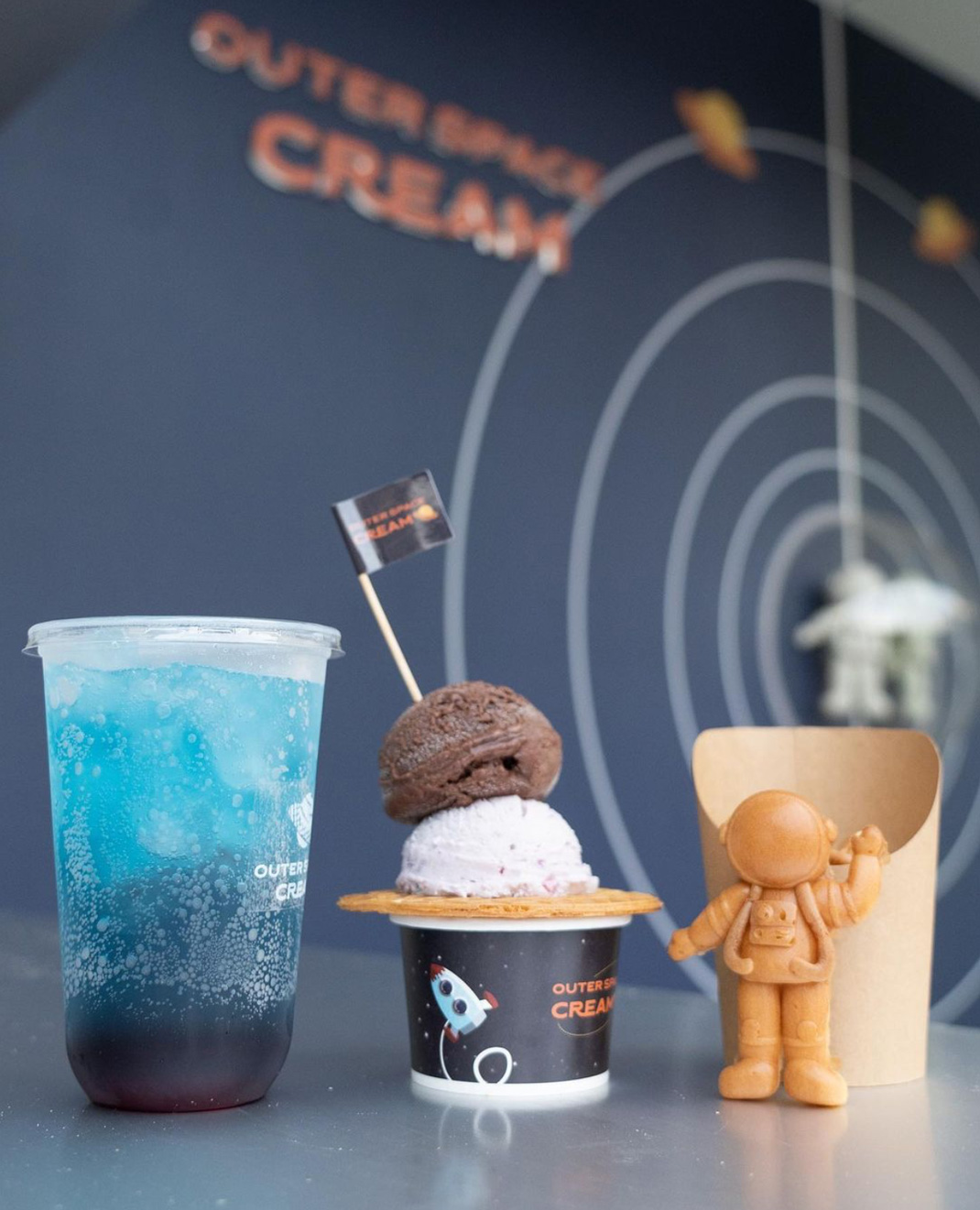 冰淇淋店OUTER SPACE CREAM 台湾 冰淇淋 袖珍店 蓝色 logo设计 vi设计 空间设计