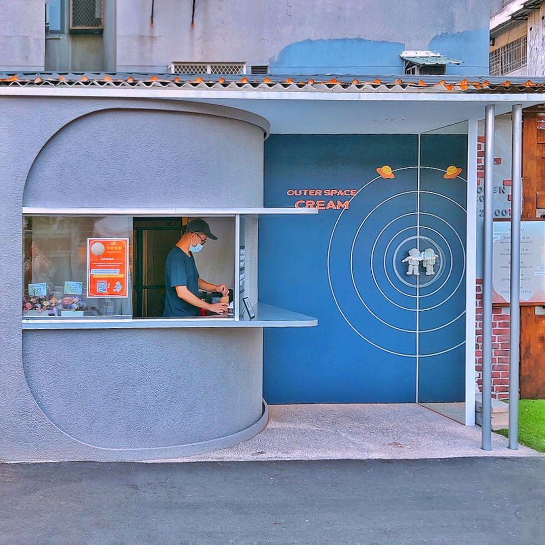 冰淇淋店OUTER SPACE CREAM 台湾 冰淇淋 袖珍店 蓝色 logo设计 vi设计 空间设计