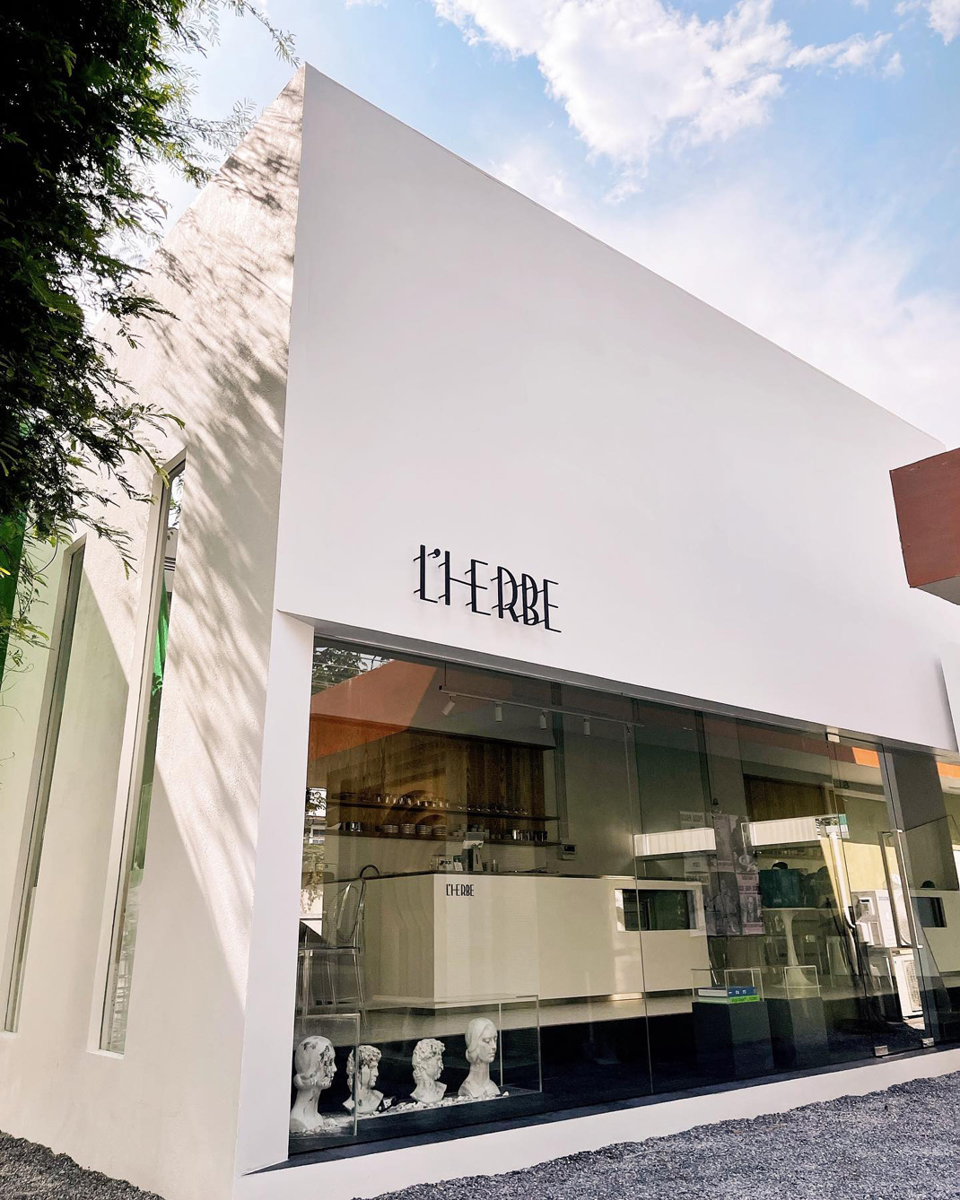 简餐餐厅L'Herbe 泰国 曼谷 简餐 白色空间 logo设计 vi设计 空间设计