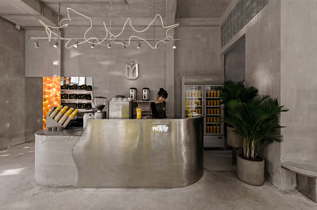 越南 咖啡店 茶 甜品 橱窗 Designer by Ksoul Studio logo设计 vi设计 空间设计