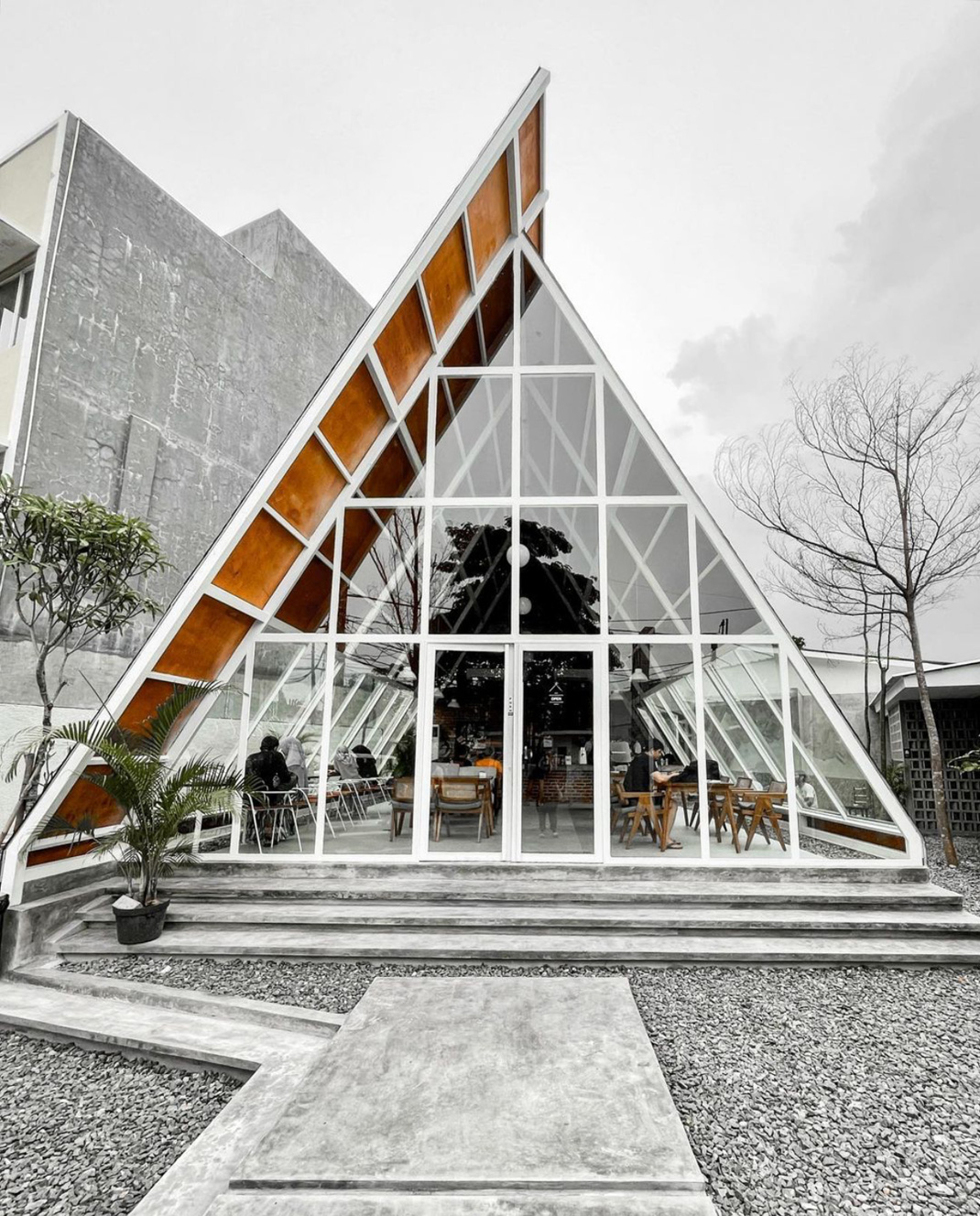 咖啡店BERMUDA 泰国 咖啡店 三角形 自然 logo设计 vi设计 空间设计