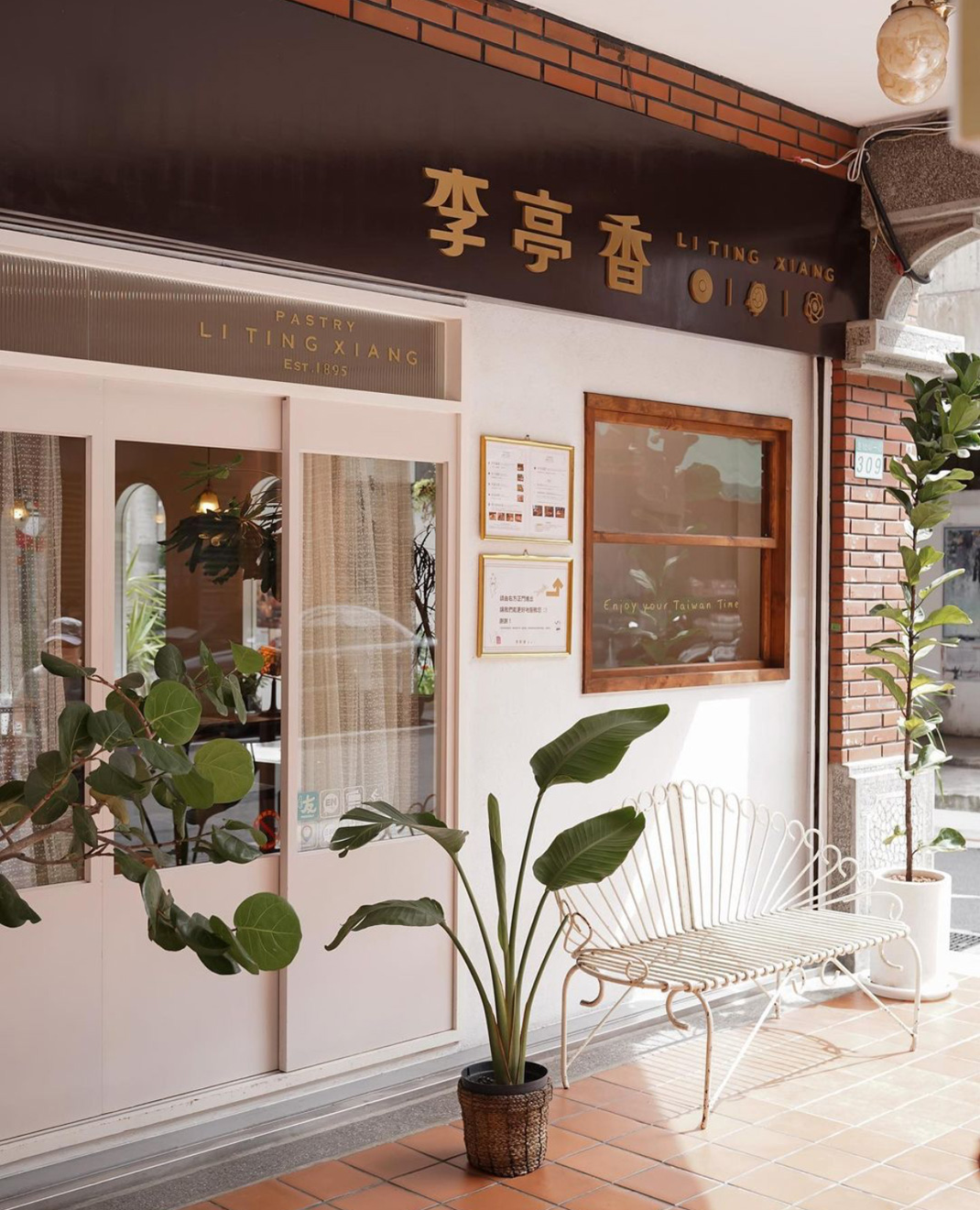 面包店李亭香 Li Ting Xiang 台湾 面包店 老字号 logo设计 vi设计 空间设计