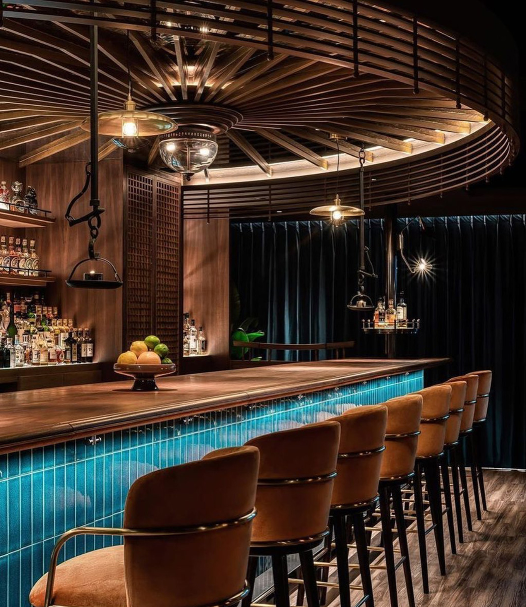 日本鸡尾酒吧BAR DE LUXE 香港 酒吧 异形吊顶 格栅 logo设计 vi设计 空间设计