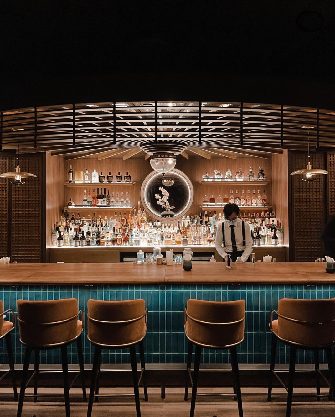 日本鸡尾酒吧BAR DE LUXE 香港 酒吧 异形吊顶 格栅 logo设计 vi设计 空间设计
