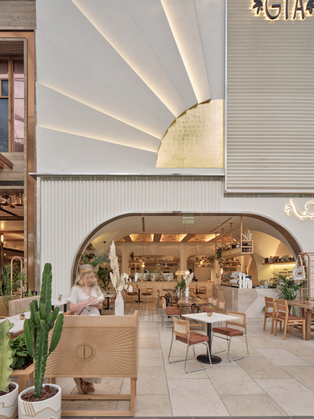 轻食餐厅GIA 特威特 轻食 街铺 异形 弧形 logo设计 vi设计 空间设计