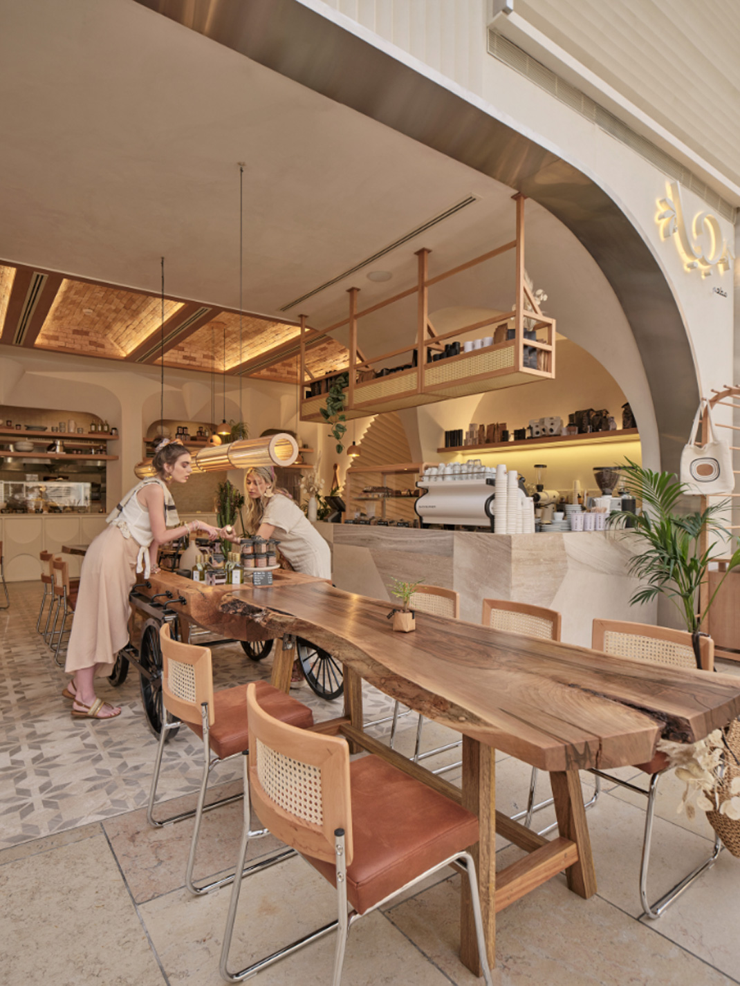 轻食餐厅GIA 特威特 轻食 街铺 异形 弧形 logo设计 vi设计 空间设计