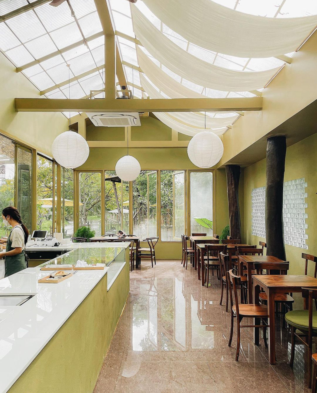 甜品店RiRi Teahouse 泰国 甜品店 玻璃房 logo设计 vi设计 空间设计