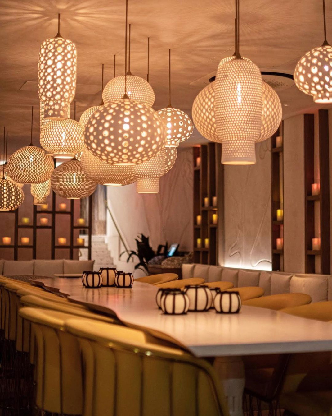 美式餐厅Esperanza Manhattan Beach 美国 曼哈顿 美式餐厅 酒柜 白色 logo设计 vi设计 空间设计