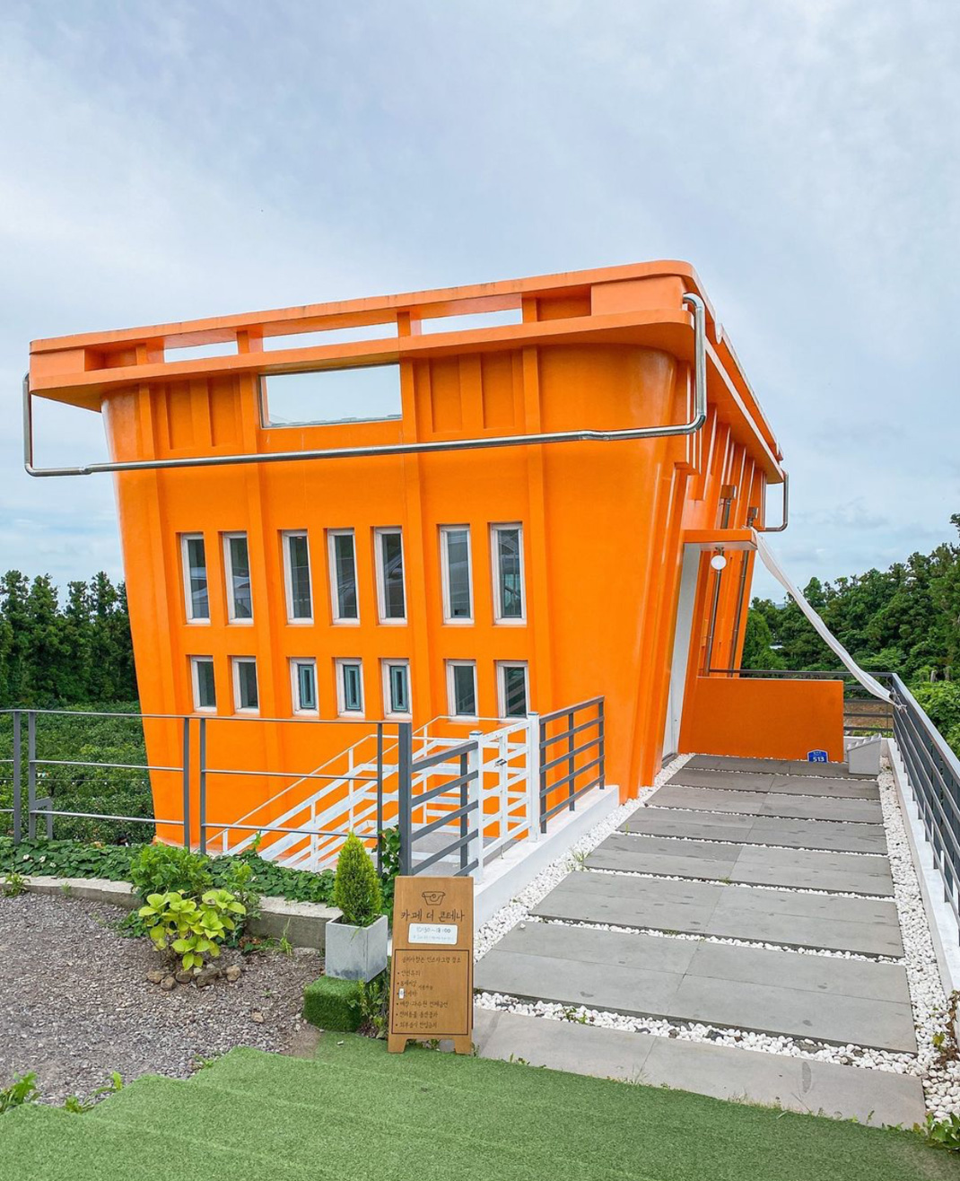 集装箱概念咖啡店空间 韩国 济州岛 咖啡店 集装箱 户外 橙色 logo设计 vi设计 空间设计