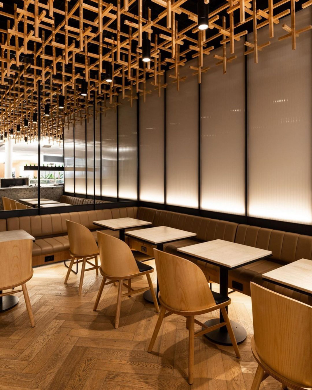 寿司餐馆RYUSushi 加拿大 日式 自然材料 自然光 圆形 logo设计 vi设计 空间设计