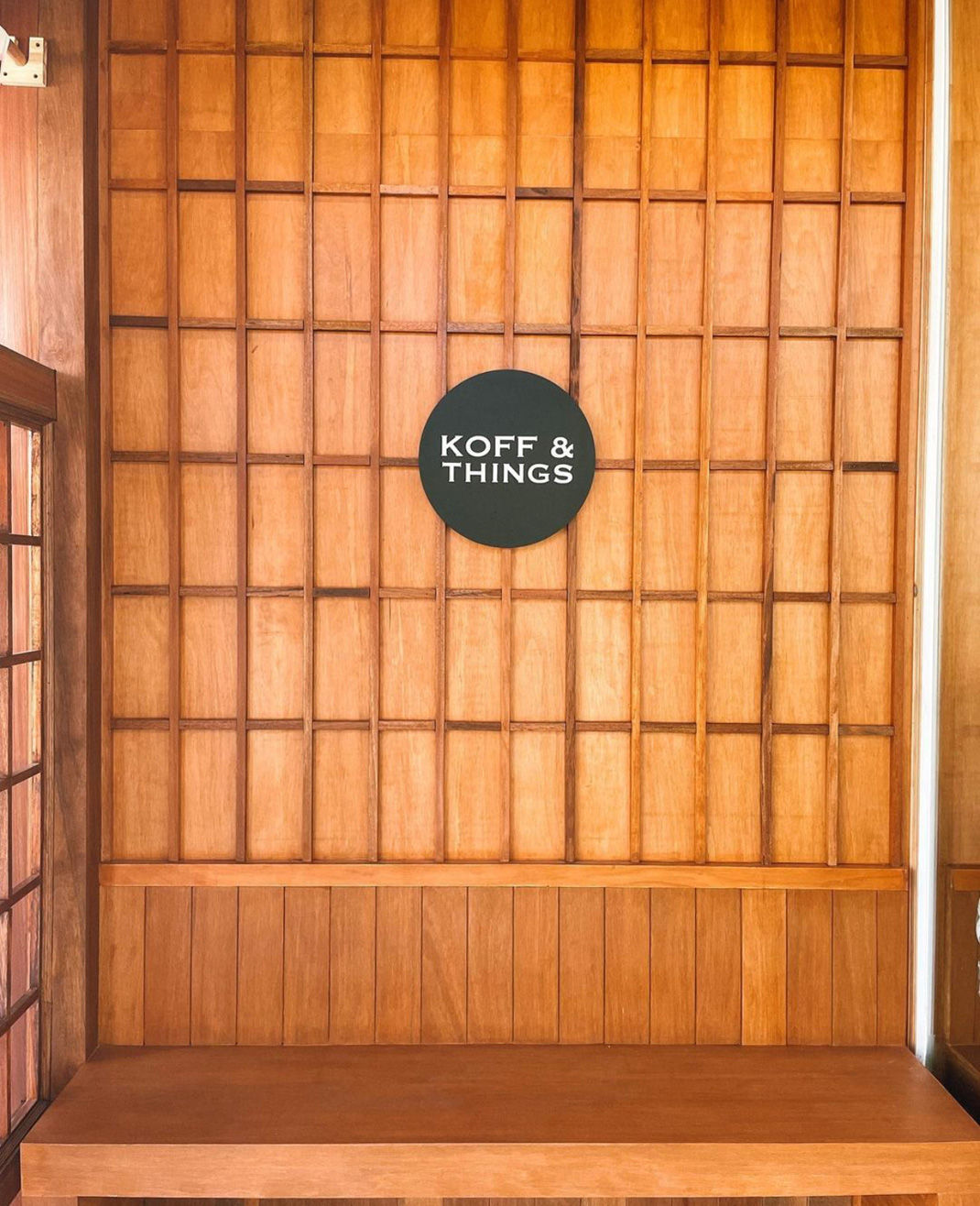 咖啡馆Koffandthings.th 泰国 清迈 咖啡馆 甜品店 木色 logo设计 vi设计 空间设计
