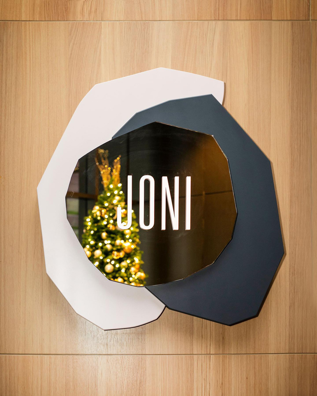 现代小酒馆Joni Restaurant 加拿大 多伦多 酒馆 方通 木饰面 logo设计 vi设计 空间设计