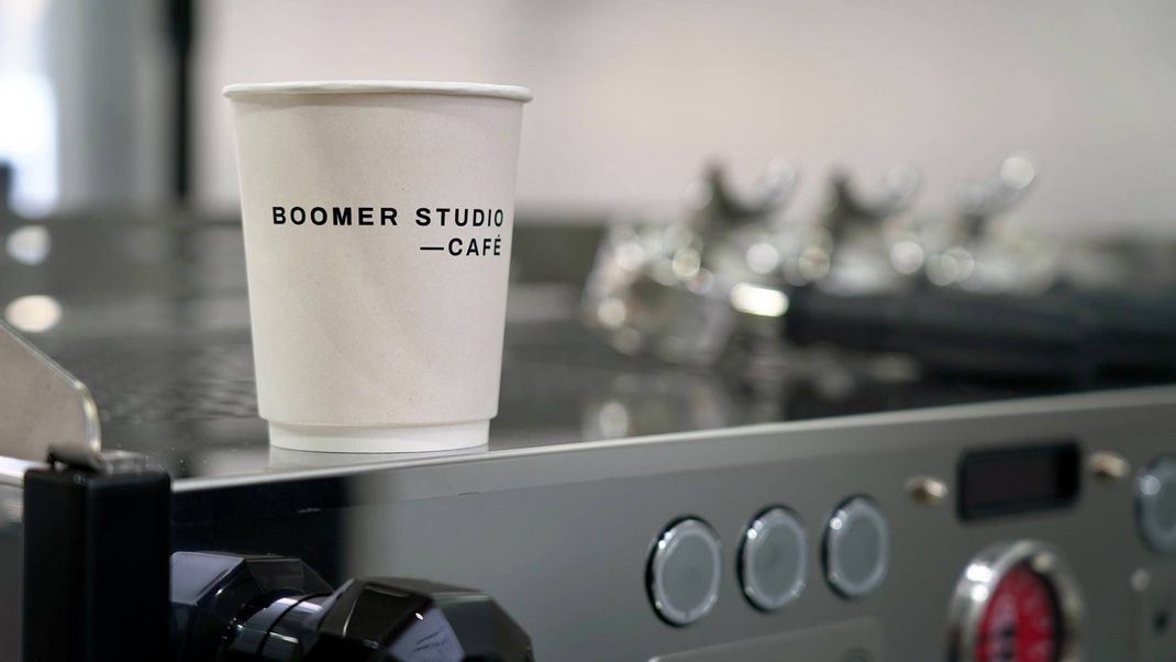 滑板概念咖啡店Boomer Studio Cafe 泰国 曼谷 咖啡店 滑板 概念店 器材 不锈钢 logo设计 vi设计 空间设计