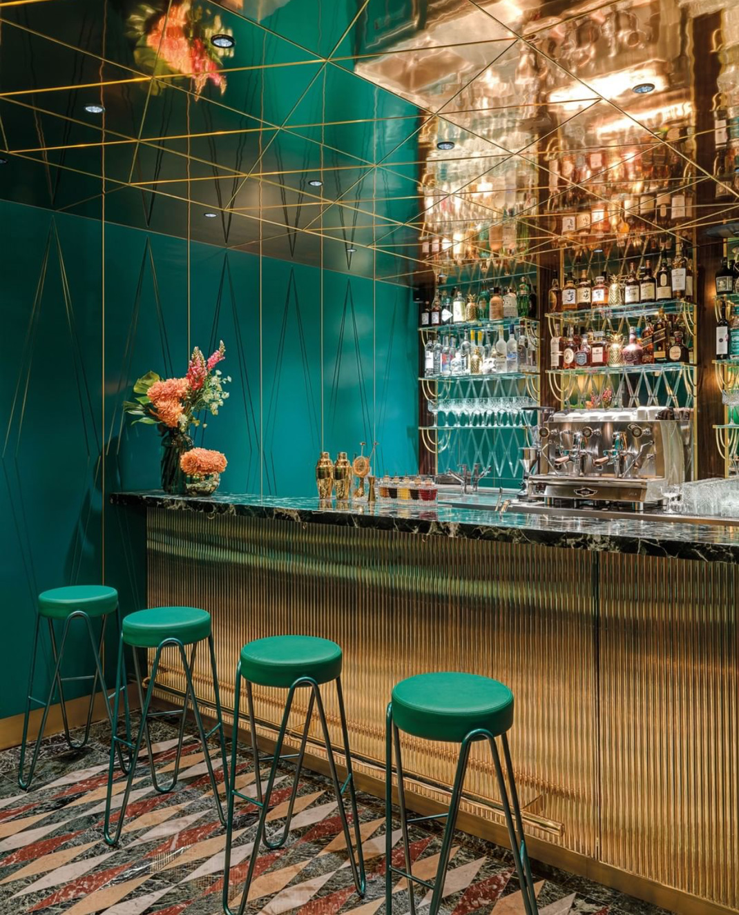 意大利餐馆VyTA Covent Garden 英国 伦敦 意大利 金属 木墙 玻璃 logo设计 vi设计 空间设计