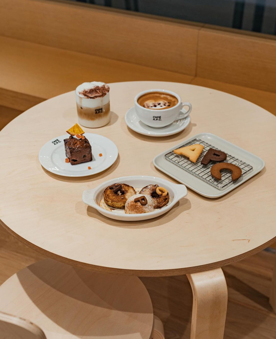 咖啡店CAFEAPC 韩国 咖啡店 格栅 logo设计 vi设计 空间设计