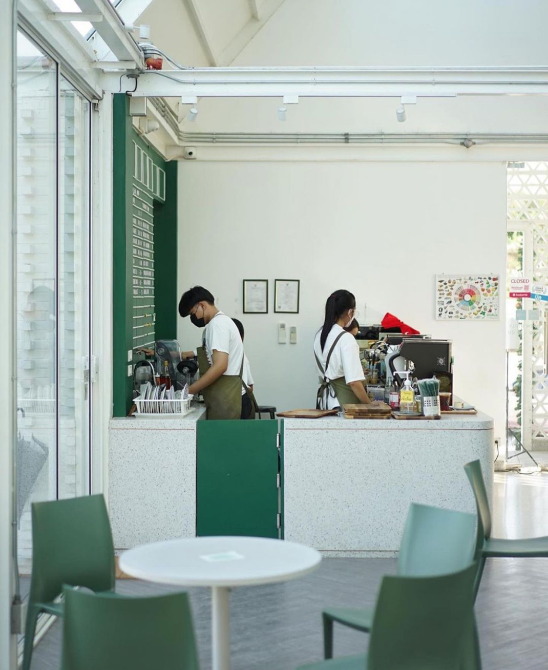 中度烘焙精品咖啡The Attic 泰国 咖啡店 阁楼 野外 淡绿色 阳光房 logo设计 vi设计 空间设计