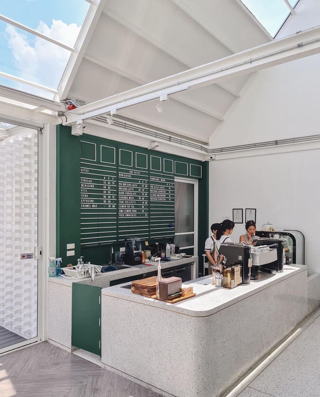 中度烘焙精品咖啡The Attic 泰国 咖啡店 阁楼 野外 淡绿色 阳光房 logo设计 vi设计 空间设计