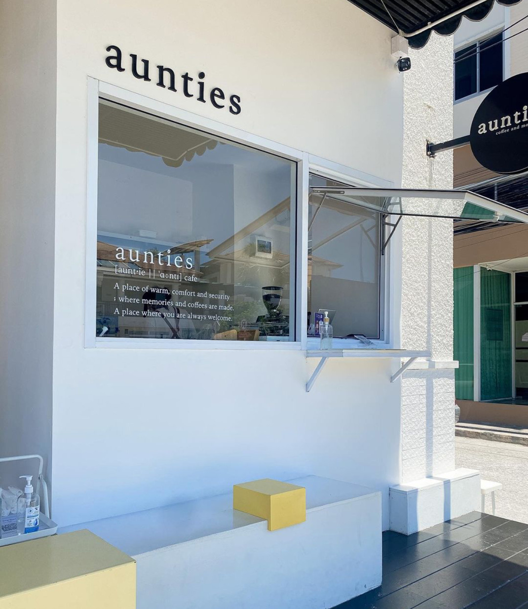 咖啡店Aunties coffee 泰国 咖啡店 袖珍店 logo设计 vi设计 空间设计