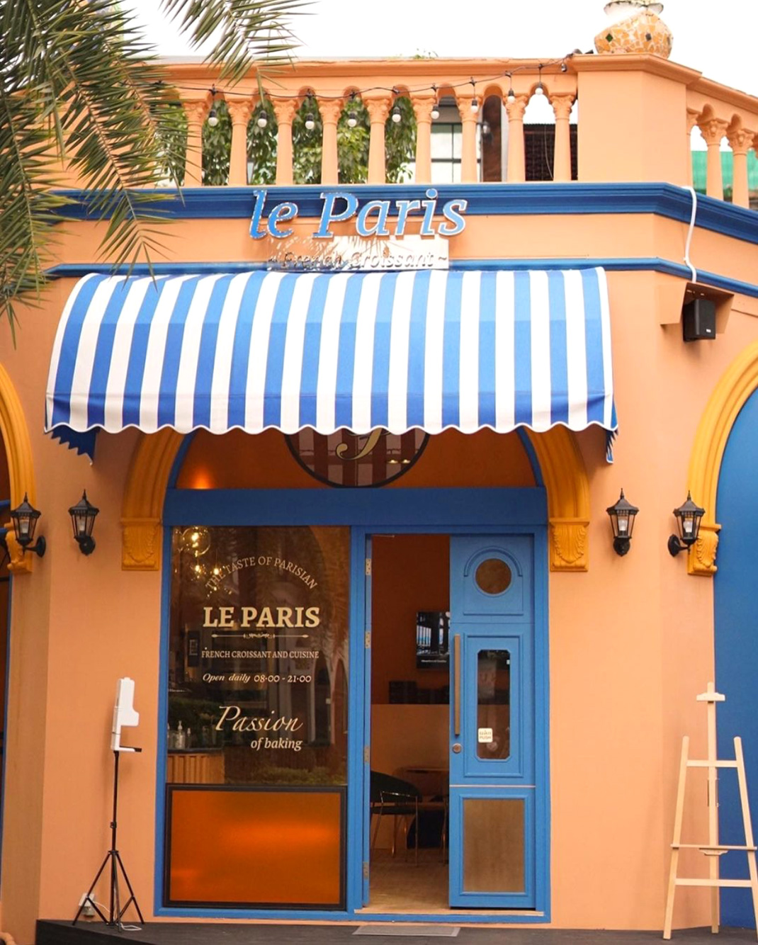 面包店Le Paris Croissant 泰国 曼谷 面包店 法式 橙色 蓝色 logo设计 vi设计 空间设计