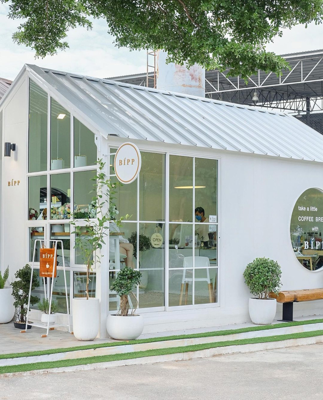 咖啡店BIPP Cafe 泰国 咖啡店 白色空间 绿植 logo设计 vi设计 空间设计