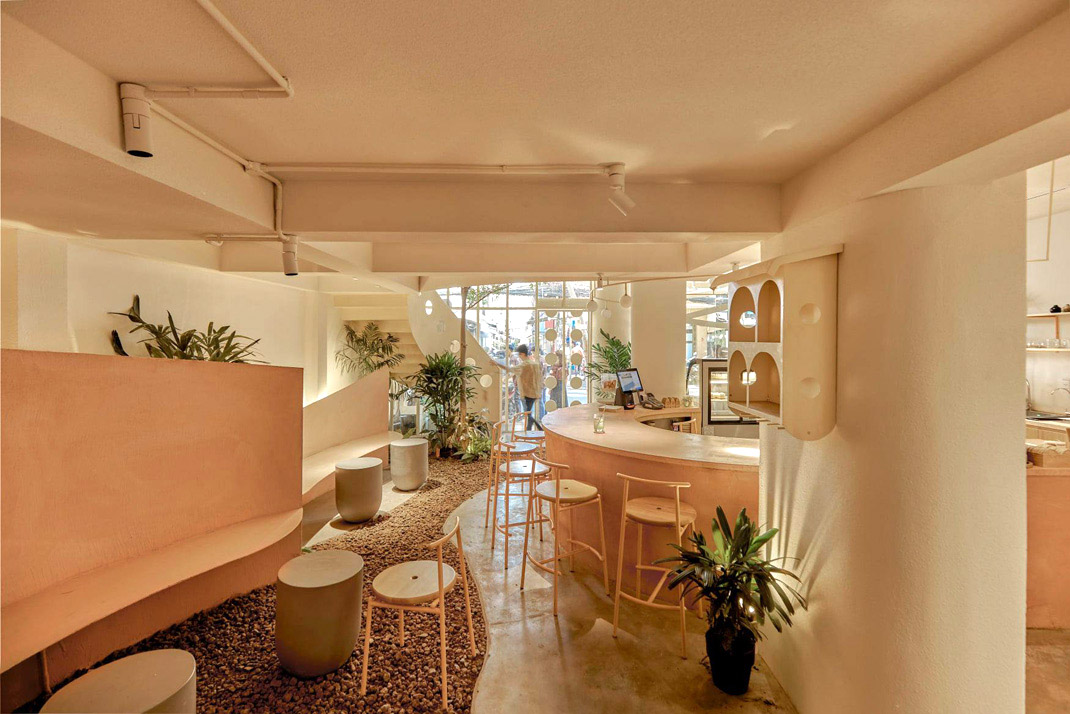 咖啡店风吹进了巢 越南 咖啡店 米色 白色 自然木色 洞穴 曲线 弧形 logo设计 vi设计 空间设计