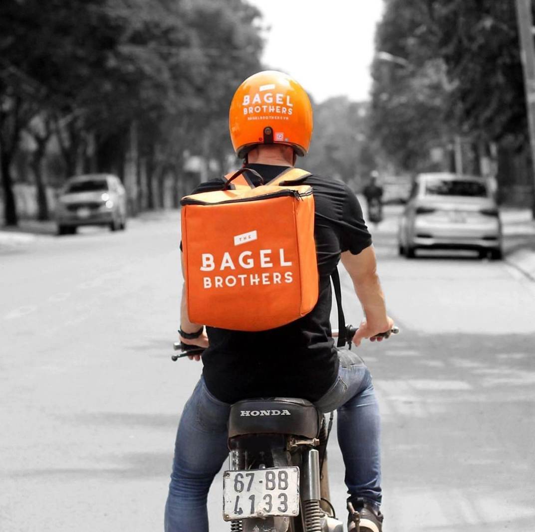 成色调餐厅Bagel Brothers 越南 胡志明市 快餐 橙色 logo设计 vi设计 空间设计