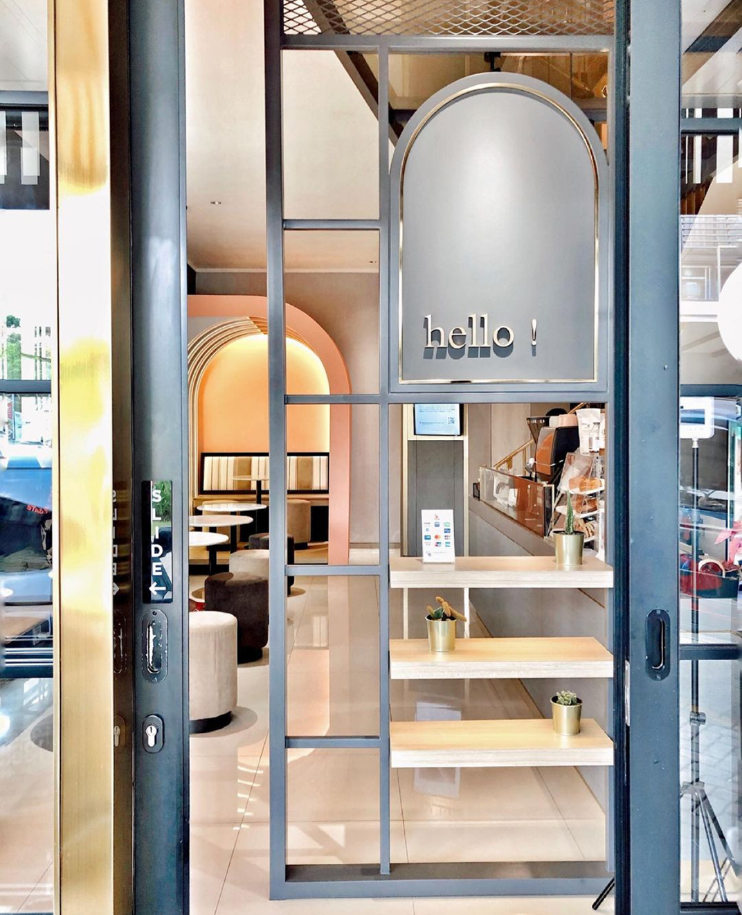 咖啡店Bintaro Tangsel 泰国 咖啡店 café 拱形 logo设计 vi设计 空间设计