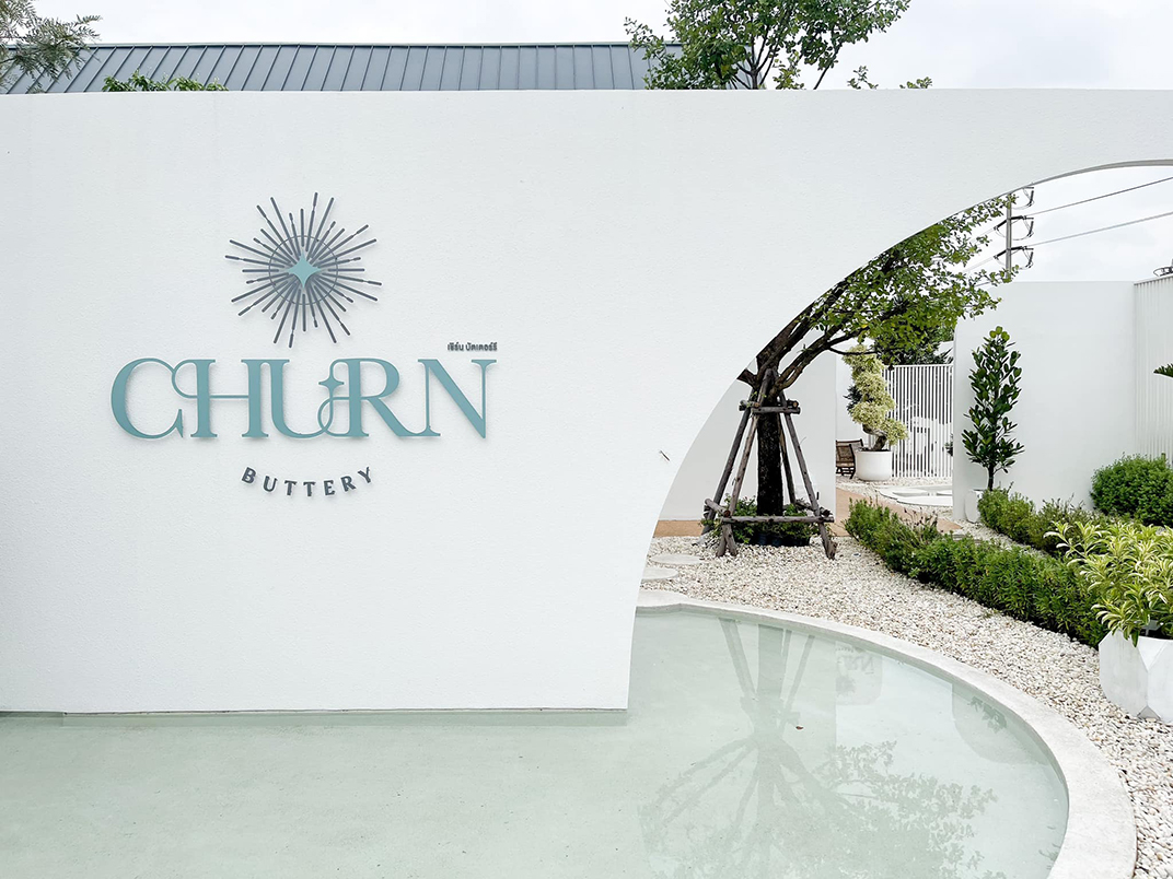 小餐厅CHURN BUTTERY 泰国 甜品店 面包店 白色空间 绿植 logo设计 vi设计 空间设计