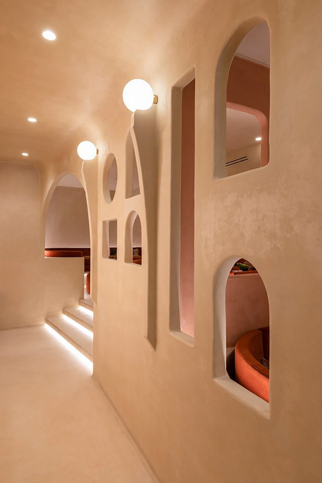 几何图形元素餐厅Living Bakkali 西班牙 三角形 米色 砖红色 几何 logo设计 vi设计 空间设计