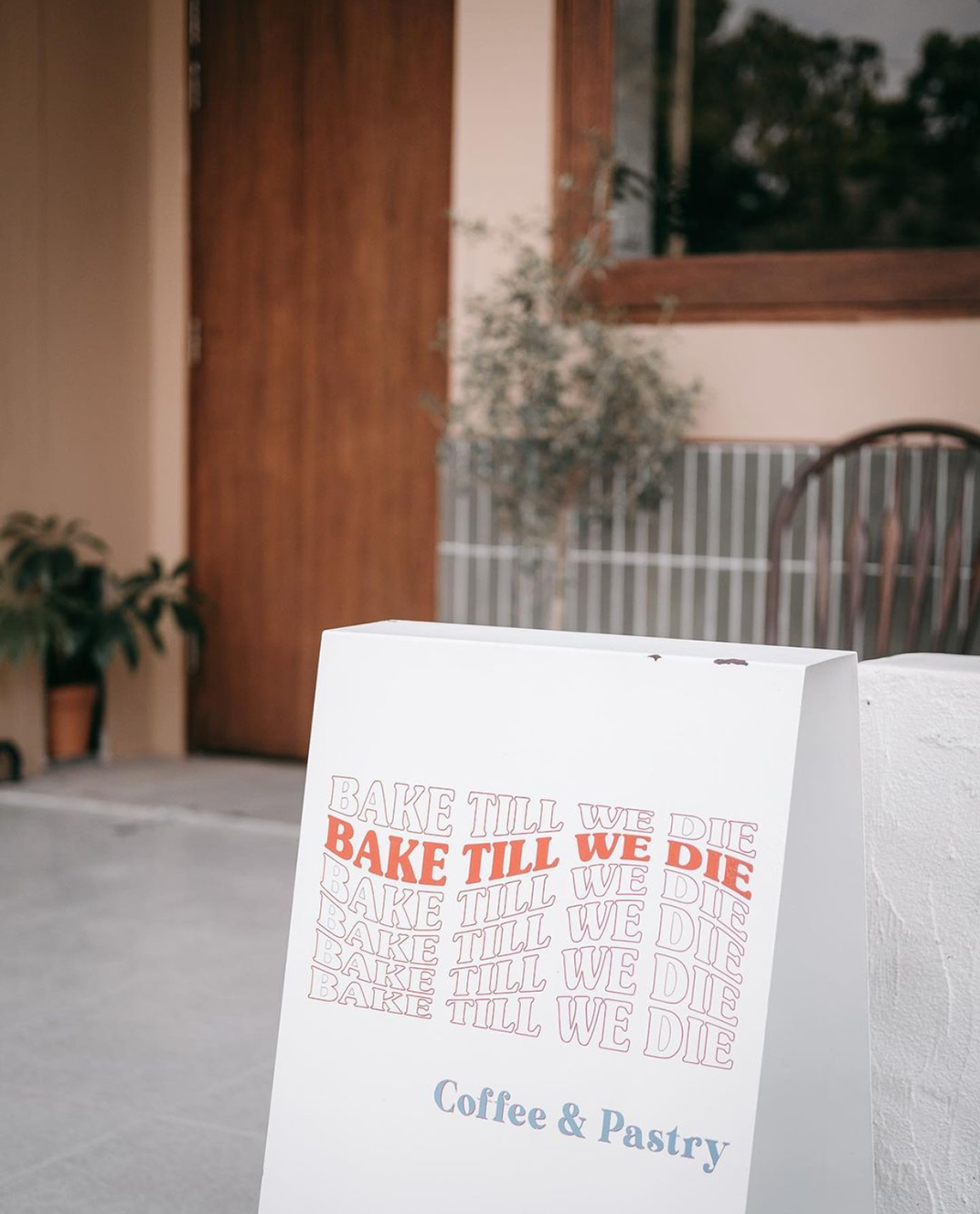 咖啡馆BAKE TILL WE DIE 泰国 咖啡店 社区 暖色调 街铺 logo设计 vi设计 空间设计