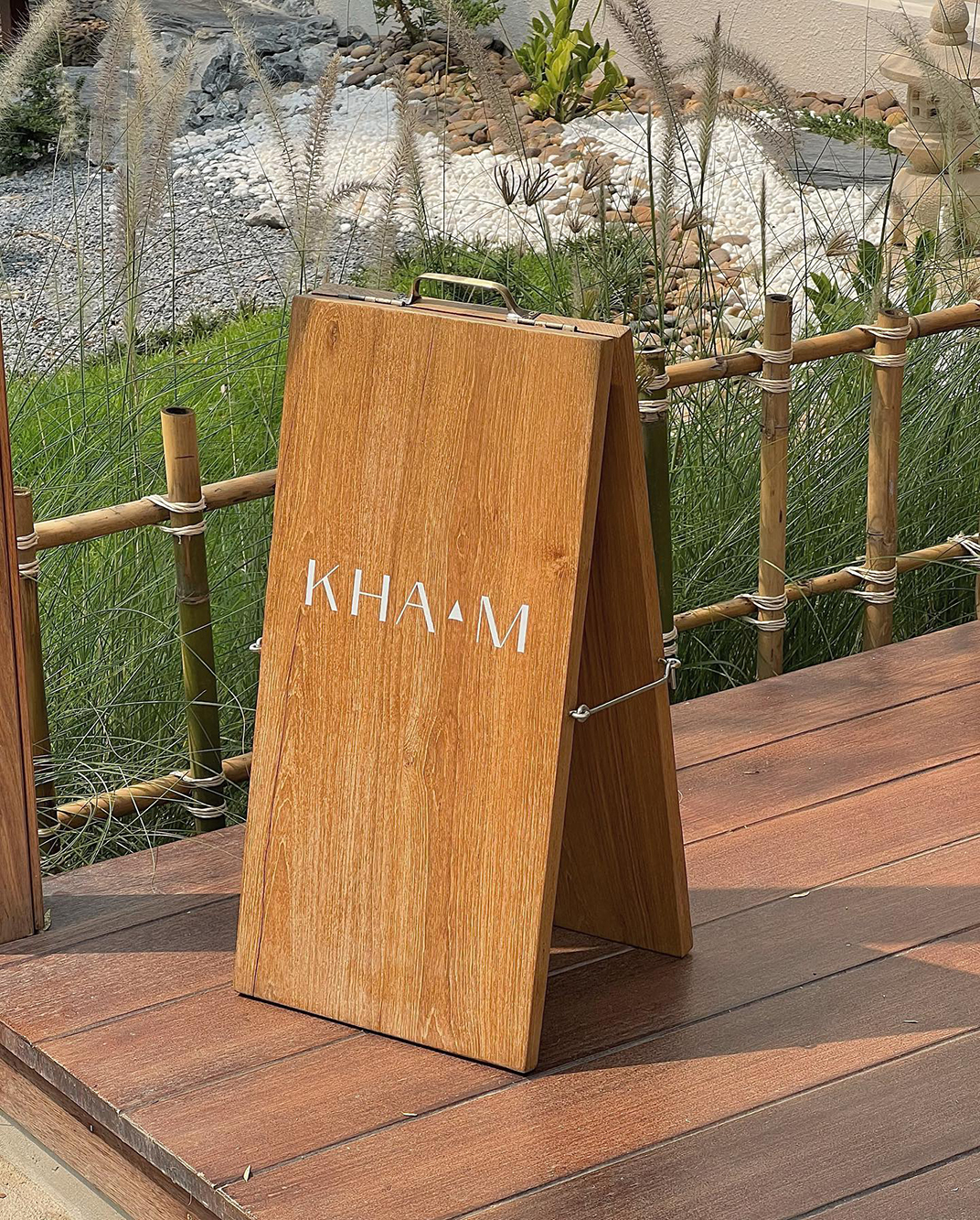 咖啡店Khaam Khaoyai 泰国 咖啡店 面包店 白色 冲孔板 木色 logo设计 vi设计 空间设计