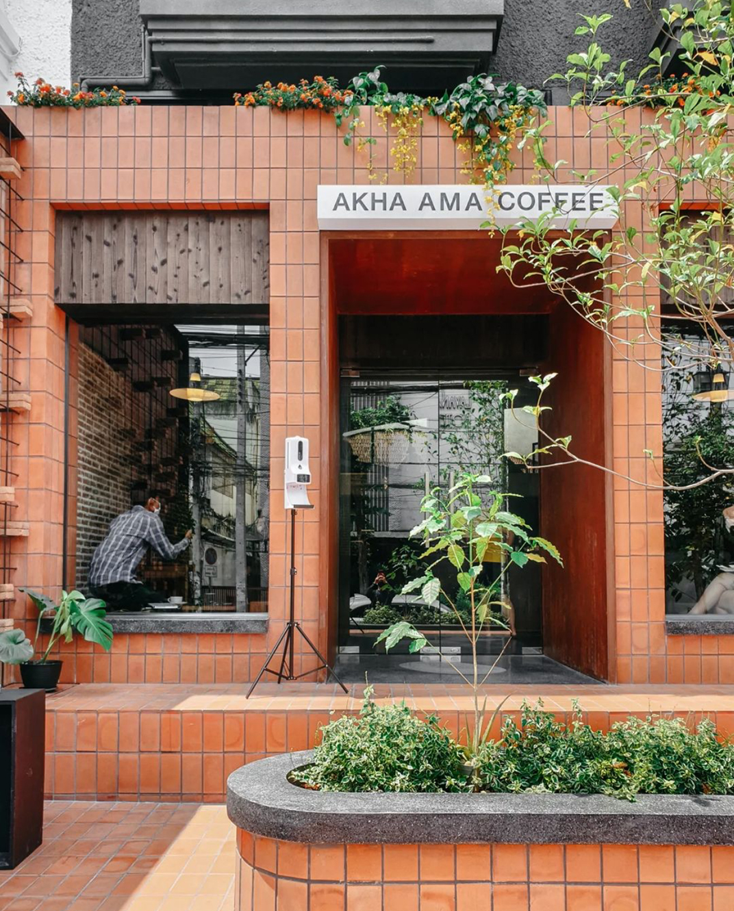 咖啡馆Akha Ama Coffee 泰国 清迈 咖啡馆 红砖 复古 怀旧 logo设计 vi设计 空间设计