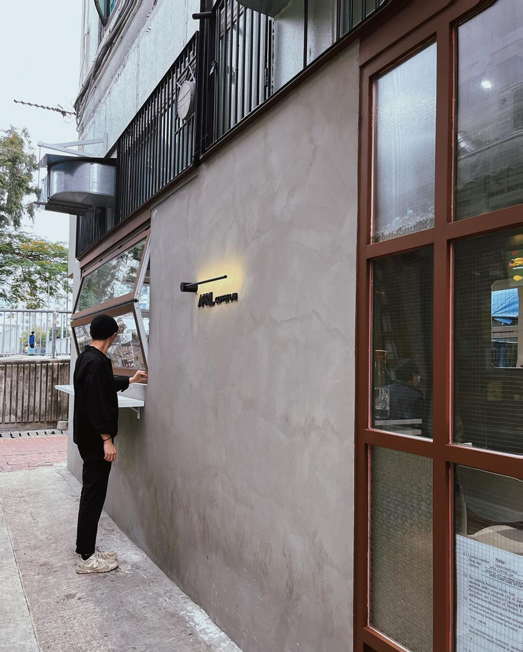 横街小巷转角的咖啡店APRIL Coffee Lab 香港 咖啡店 社区 亚克力 水泥 logo设计 vi设计 空间设计
