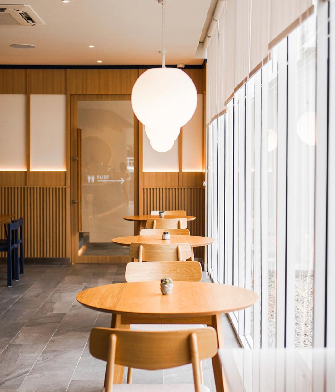 咖啡馆Curious Cafe 泰国 曼谷 咖啡馆 蓝色 格栅 logo设计 vi设计 空间设计