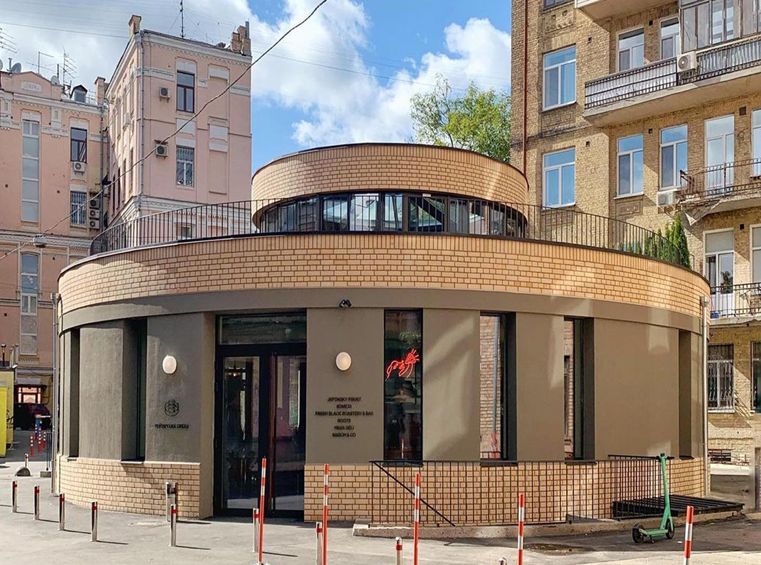 居民区里的圆形建筑餐厅Reitarska Circle，乌克兰