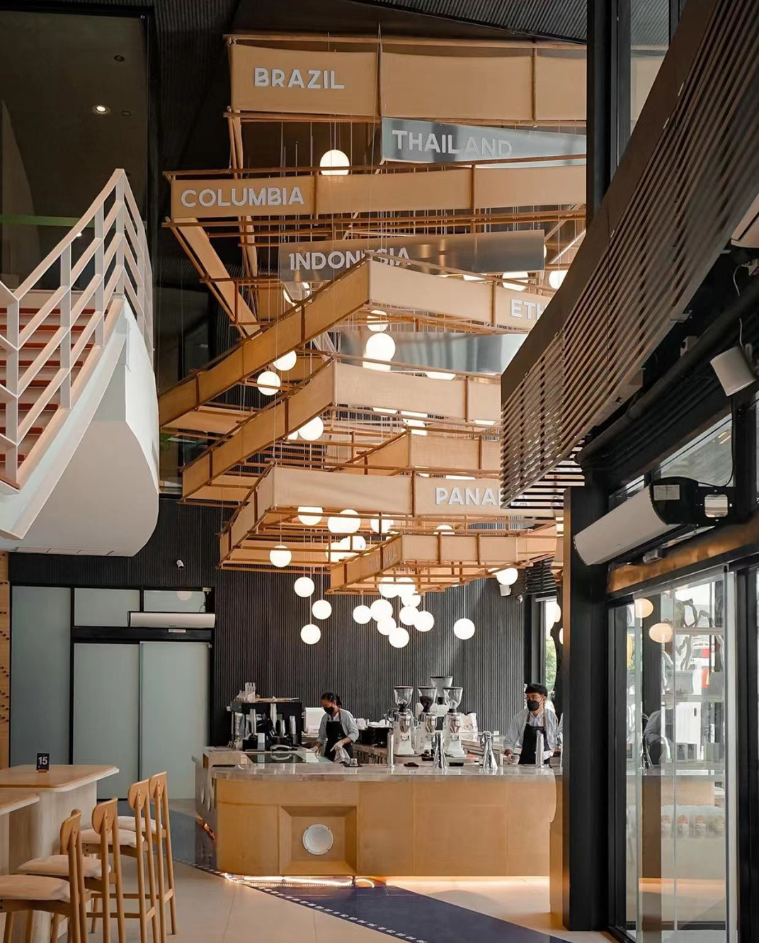 垂直空间里做装置设计的咖啡店，泰国 logo设计 vi设计 空间设计