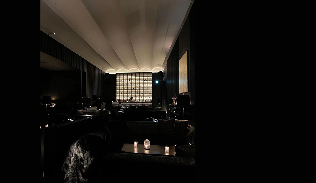 东京酒吧现场Gold Bar at EDITION 日本 上海 东京 酒吧 金属 大理石 logo设计 vi设计 空间设计