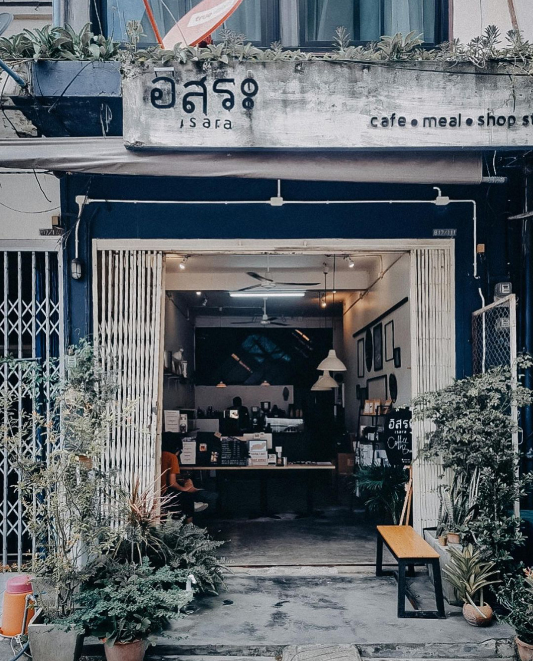 茶馆气质咖啡店ISARA Coffee Brew 泰国 成都 咖啡馆 茶韵 木材 水泥 logo设计 vi设计 空间设计