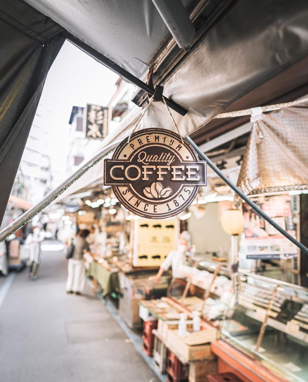 市场一角的市井摊位咖啡店 日本 东京 上海 市场 市井 咖啡店 复古 接地气 logo设计 vi设计 空间设计