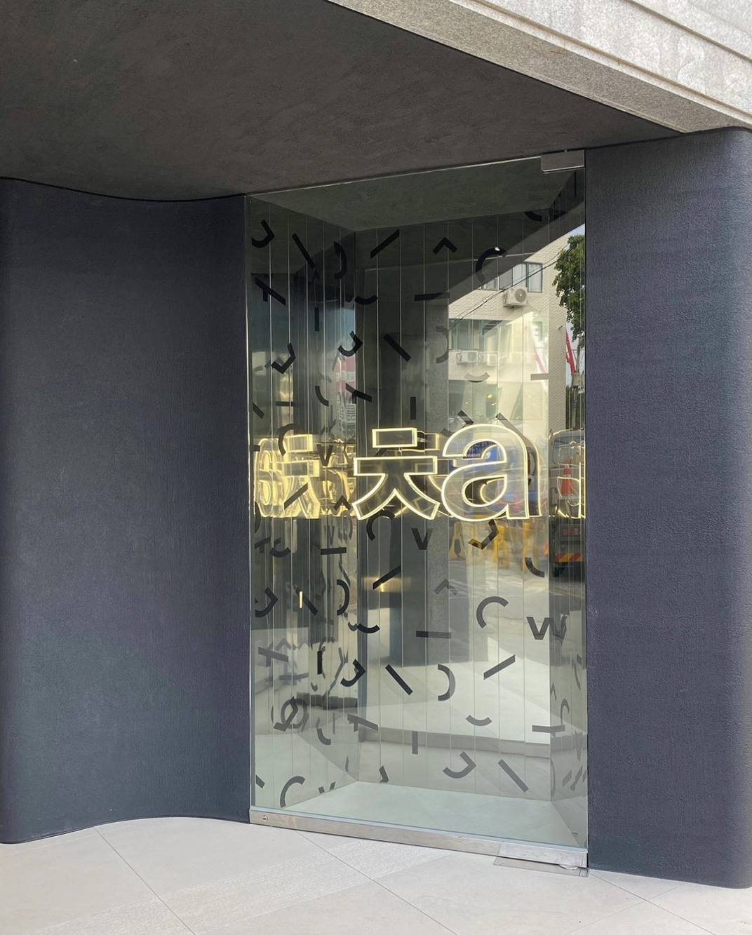 干净明亮氛围的咖啡馆Cafe Cha 上海 韩国 咖啡馆 木板 白色 logo设计 vi设计 空间设计