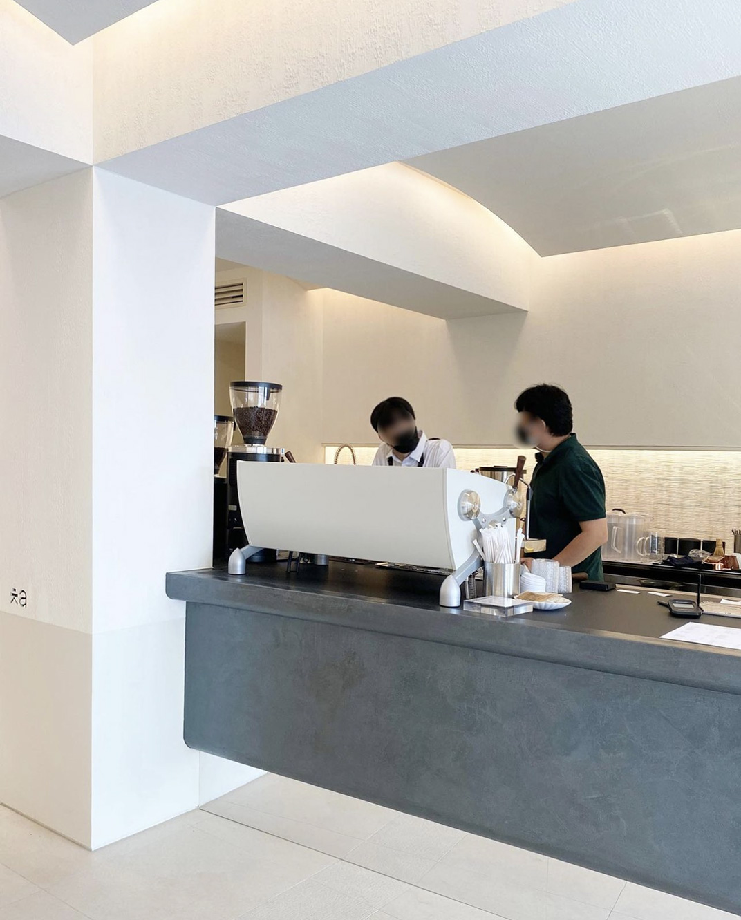 干净明亮氛围的咖啡馆Cafe Cha 上海 韩国 咖啡馆 木板 白色 logo设计 vi设计 空间设计