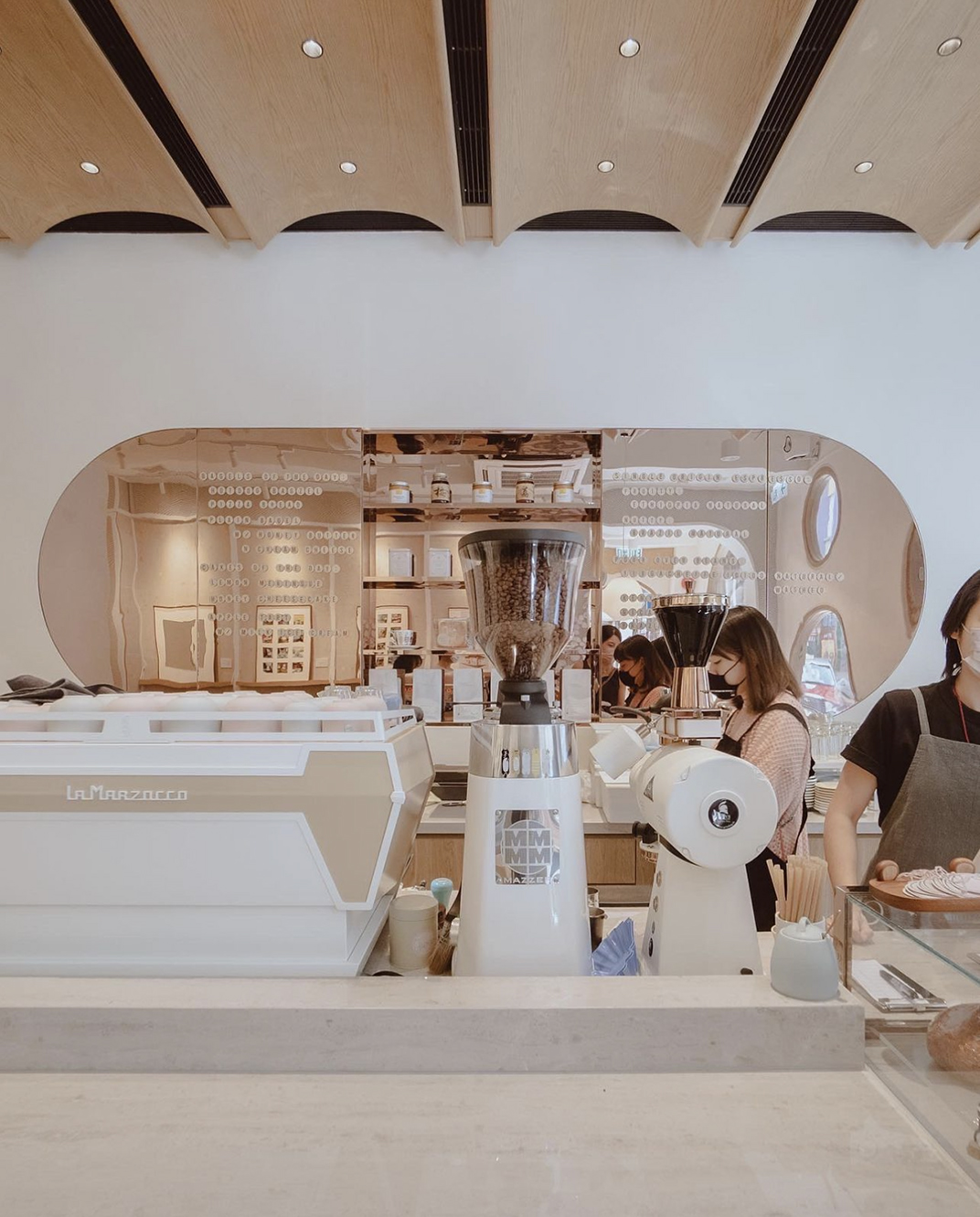 	 咖啡店Gwee Coffee & More 香港 咖啡店 广州 上海 西安 成都 深圳 喜茶 设计师 概念店 logo设计 vi设计 空间设计