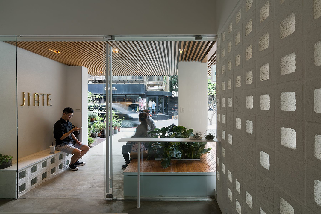 饮品店街边与街角的聚所 北京 上海 杭州 成都 武汉 台湾 饮品店 茶文化 社区 玻璃砖 logo设计 vi设计 空间设计